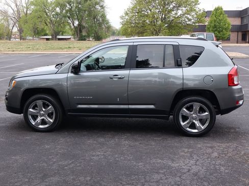 Used 2012 Jeep Compass Limited w/ Sun/Sound Group AWD/4WD image 9