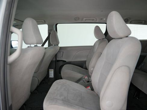 Used 2015 Toyota Sienna L image 37