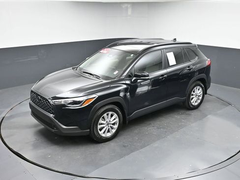 Used 2025 Toyota Corolla Cross LE image 39