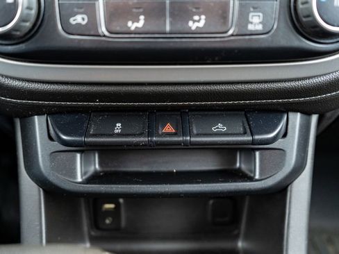 Used 2015 GMC Canyon SLE image 27