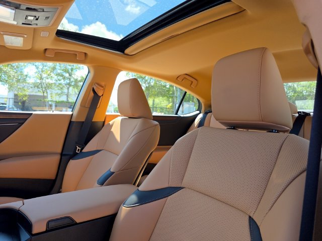 Used 2025 Lexus ES 350 w/ Premium Package FWD image 21