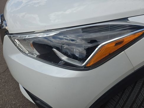 Used 2020 Nissan Kicks SR w/ SR Premium Package FWD image 17