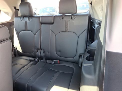 Certified 2025 Honda Pilot Touring image 11