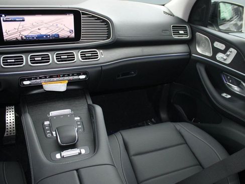 Used 2026 Mercedes-Benz GLS 450 4MATIC image 34