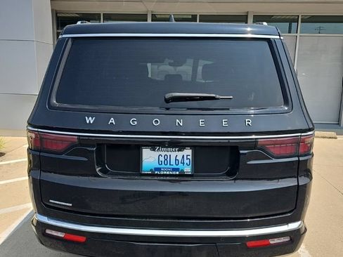 Used 2023 Jeep Wagoneer 4WD w/ Premium Group I image 6