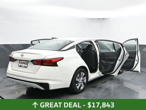 Used 2024 Nissan Altima 2.5 S FWD image 58