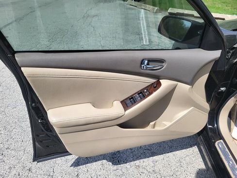 Used 2010 Nissan Altima 3.5 SR w/ Premium Pkg FWD image 24
