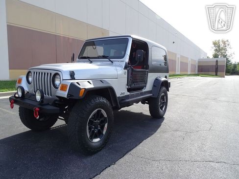 Used 2005 Jeep Wrangler Unlimited image 2