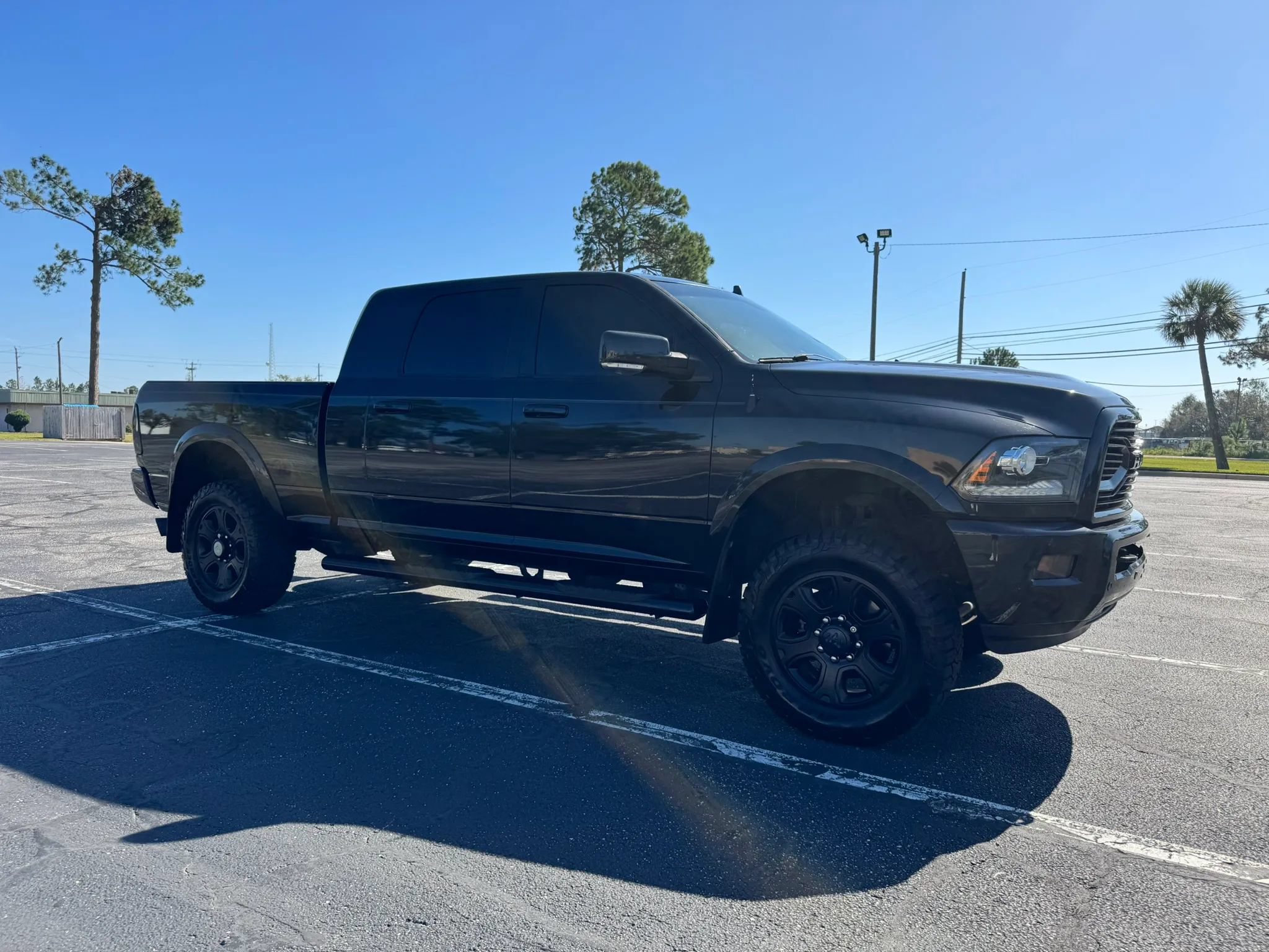 Used 2018 RAM 2500 Laramie w/ Sport Appearance Group AWD/4WD image 4