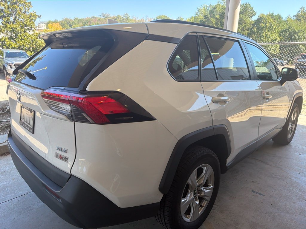 Used 2021 Toyota RAV4 XLE FWD image 3