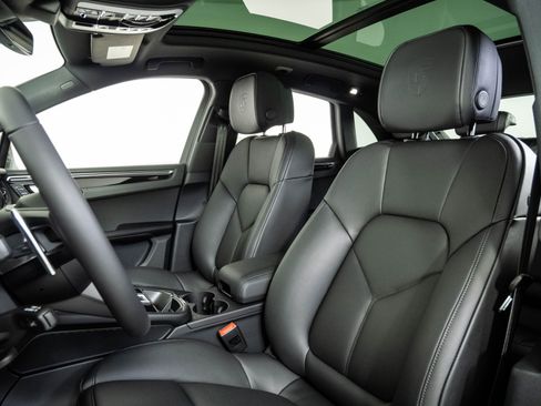New 2026 Porsche Macan AWD/4WD image 5