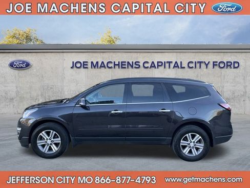 Used 2017 Chevrolet Traverse LT image 4