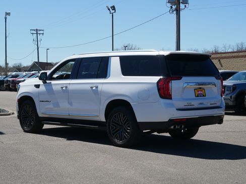 Used 2022 GMC Yukon XL Denali image 5