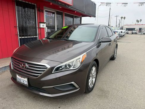 Used 2017 Hyundai Sonata SE image 2