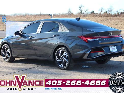 Used 2025 Hyundai Elantra SEL image 6