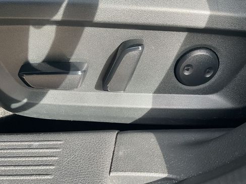 Used 2025 Nissan Rogue SV FWD image 24