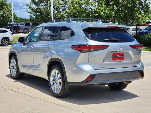 Used 2022 Toyota Highlander Limited image 4