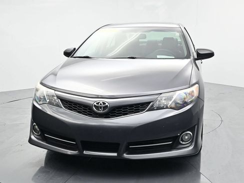 Used 2014 Toyota Camry SE w/ Leather Package FWD image 3