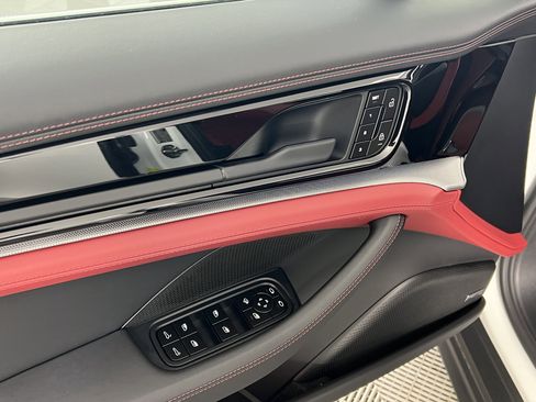Used 2025 Porsche Panamera 4 image 22