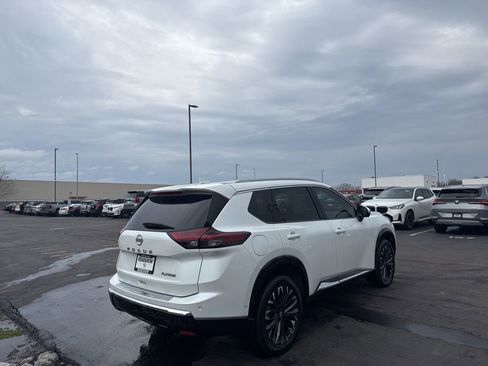 Used 2024 Nissan Rogue Platinum image 5