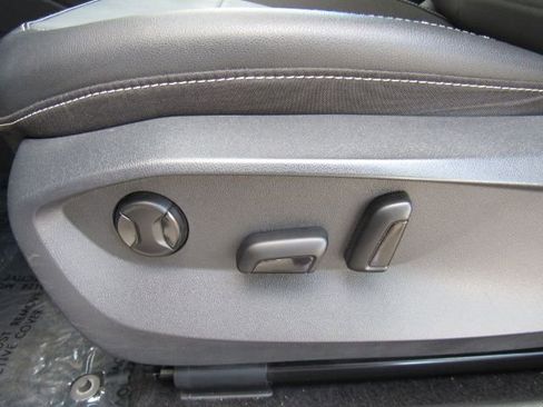 Used 2023 Volkswagen Taos SE image 15