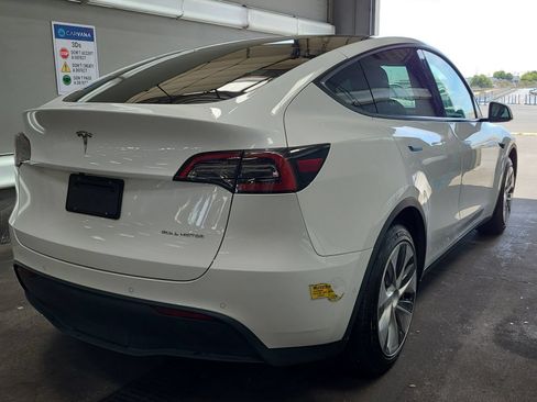 Used 2022 Tesla Model Y Long Range AWD/4WD image 3
