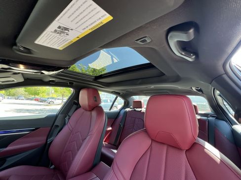 Used 2025 BMW i5 xDrive40 w/ Premium Package image 25