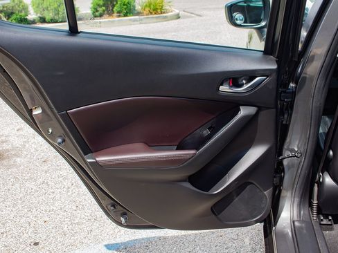 Used 2017 MAZDA MAZDA3 Touring FWD image 19