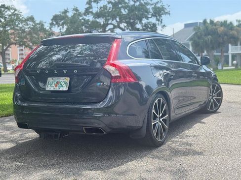 Used 2016 Volvo V60 T5 Platinum w/ 19" Sport Package FWD image 4