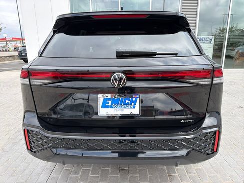Used 2025 Volkswagen Tiguan SE R-Line AWD/4WD image 6