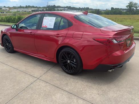 Used 2025 Toyota Camry SE w/ Convenience Package FWD image 7