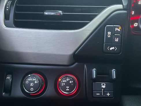 Used 2015 GMC Yukon Denali w/ Open Road Package image 24