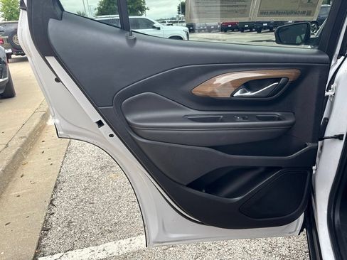 Used 2020 GMC Terrain SLE w/ Elevation Edition FWD image 32