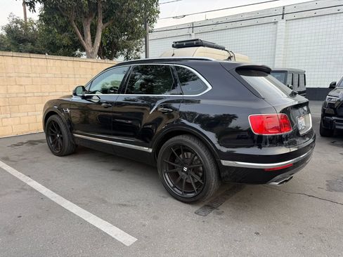 Used 2020 Bentley Bentayga image 2