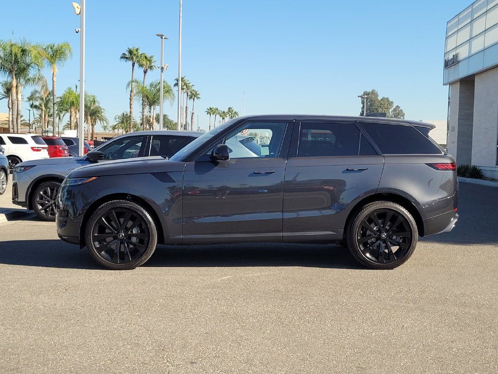 Used 2024 Land Rover Range Rover Sport SE AWD/4WD image 9
