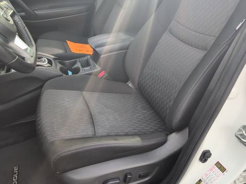 Used 2019 Nissan Rogue SV w/ Sun & Sound Touring Package image 7