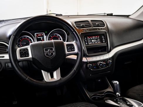 Used 2018 Dodge Journey SE w/ Popular Equipment Group image 4