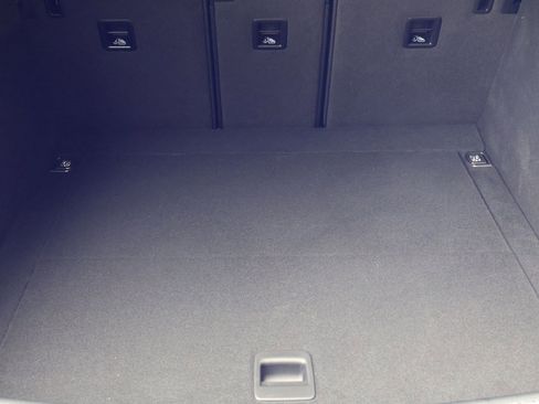 New 2026 Porsche Macan image 22