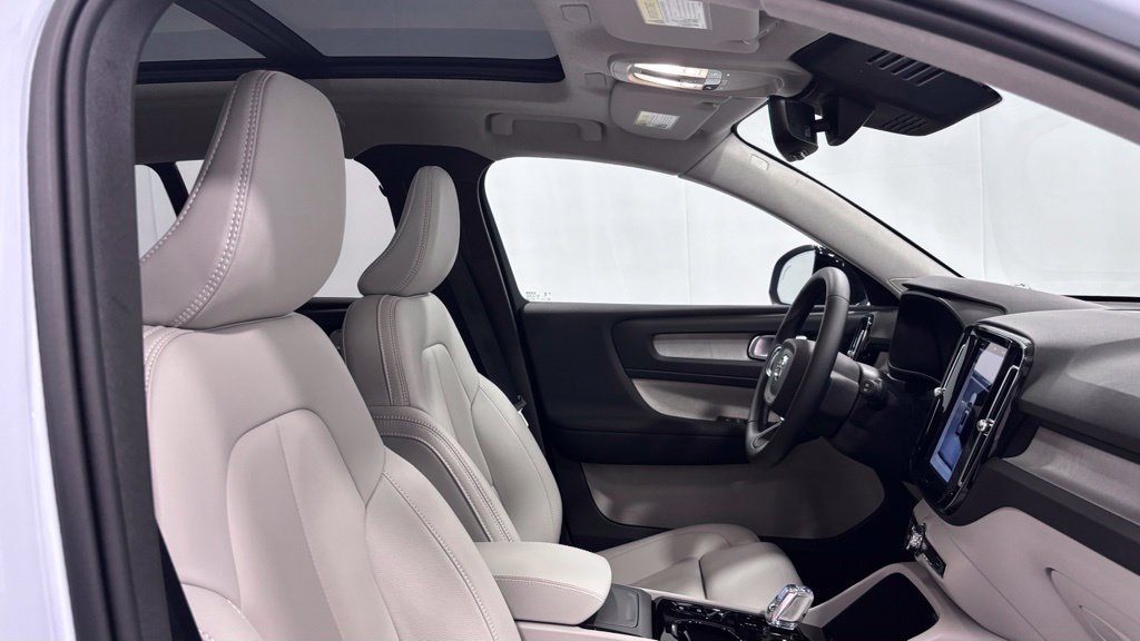 Certified 2026 Volvo XC40 B5 Plus AWD/4WD image 19