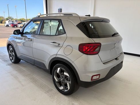 Used 2024 Hyundai Venue SEL FWD image 21