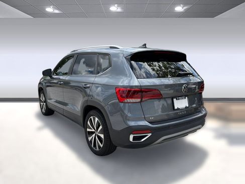 Used 2023 Volkswagen Taos SE w/ Panoramic Sunroof Package AWD/4WD image 3
