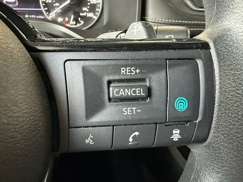 Used 2023 Nissan Rogue SV FWD image 29