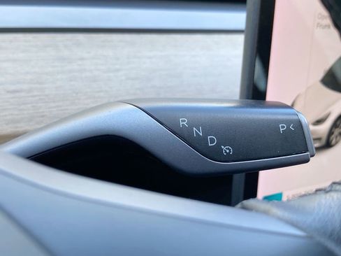 Used 2022 Tesla Model Y Long Range image 15