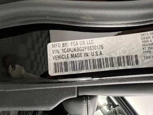 Used 2023 Jeep Grand Cherokee L Limited image 31