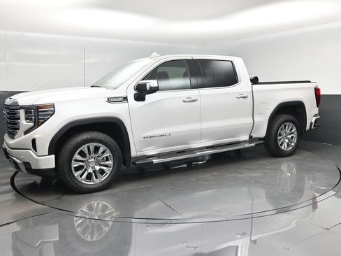 Used 2025 GMC Sierra 1500 Denali w/ Technology Package AWD/4WD image 9