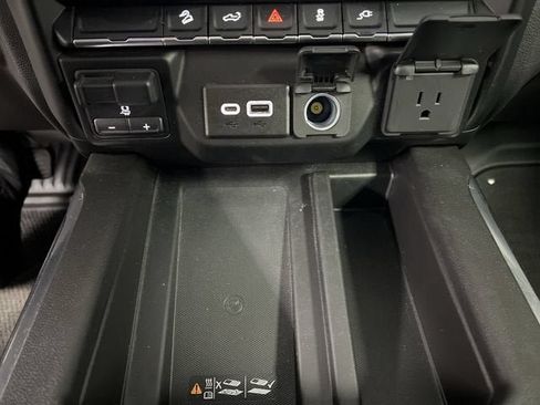 Used 2022 GMC Sierra 1500 AT4 w/ AT4 Preferred Package AWD/4WD image 35