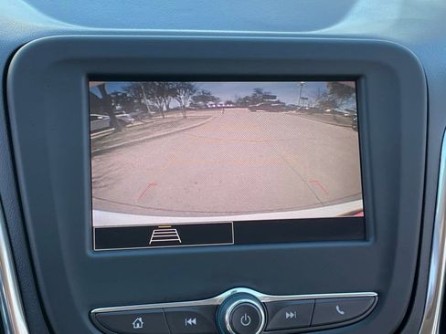 Used 2022 Chevrolet Equinox LS w/ LS Convenience Package image 18