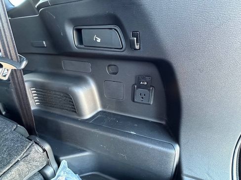 Used 2023 Mitsubishi Outlander SEL AWD/4WD image 35