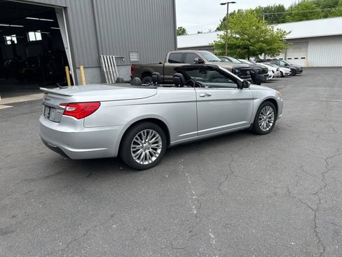 Used 2011 Chrysler 200 Limited FWD image 4