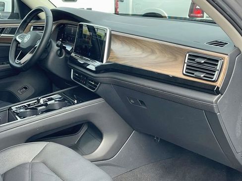 Used 2025 Volkswagen Atlas SE FWD image 26